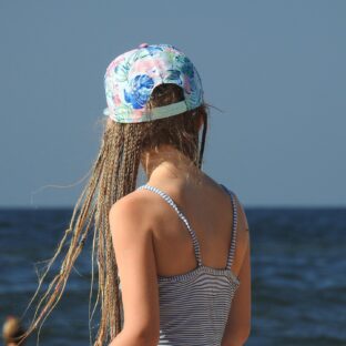 キッズダンスに人気の簡単な髪型は？崩れないポニーテールのコツも