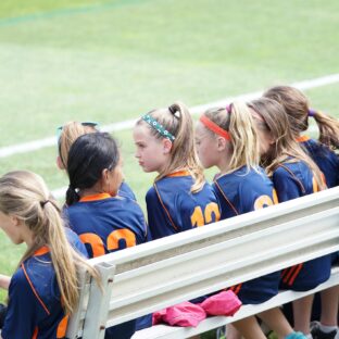 体育祭のダンスはどんな髪型にする？簡単ヘアから本格派までご紹介