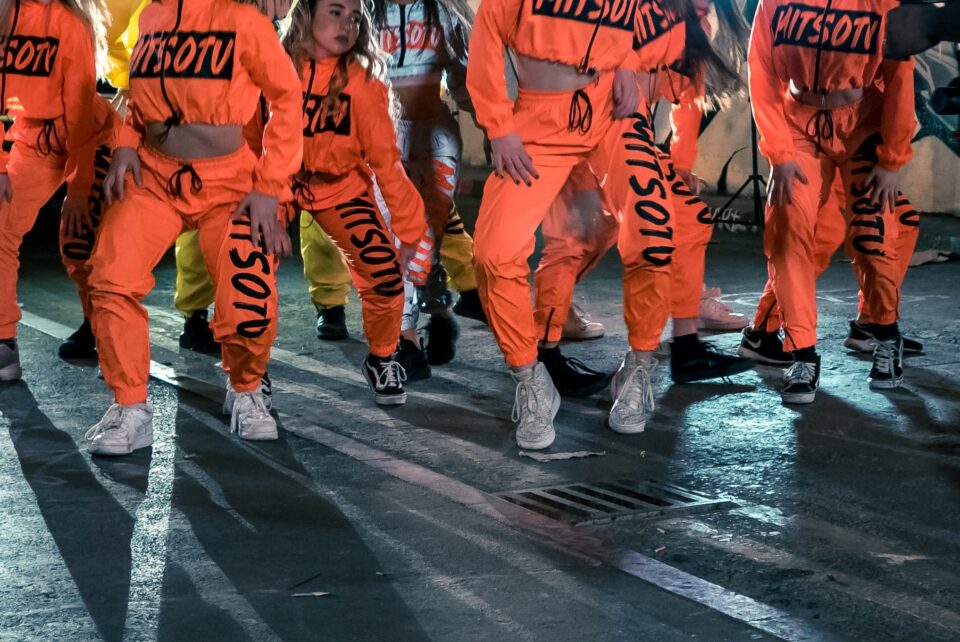 ストリートダンスを踊る人たち